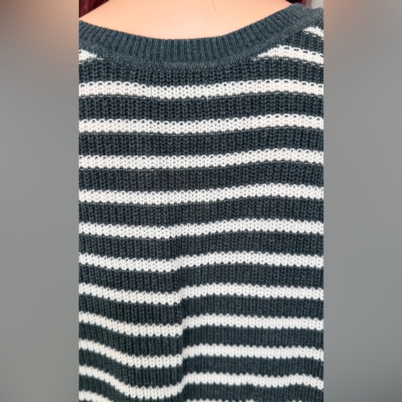 Express Navy and White Knit Sweater - Picture 8 of 10